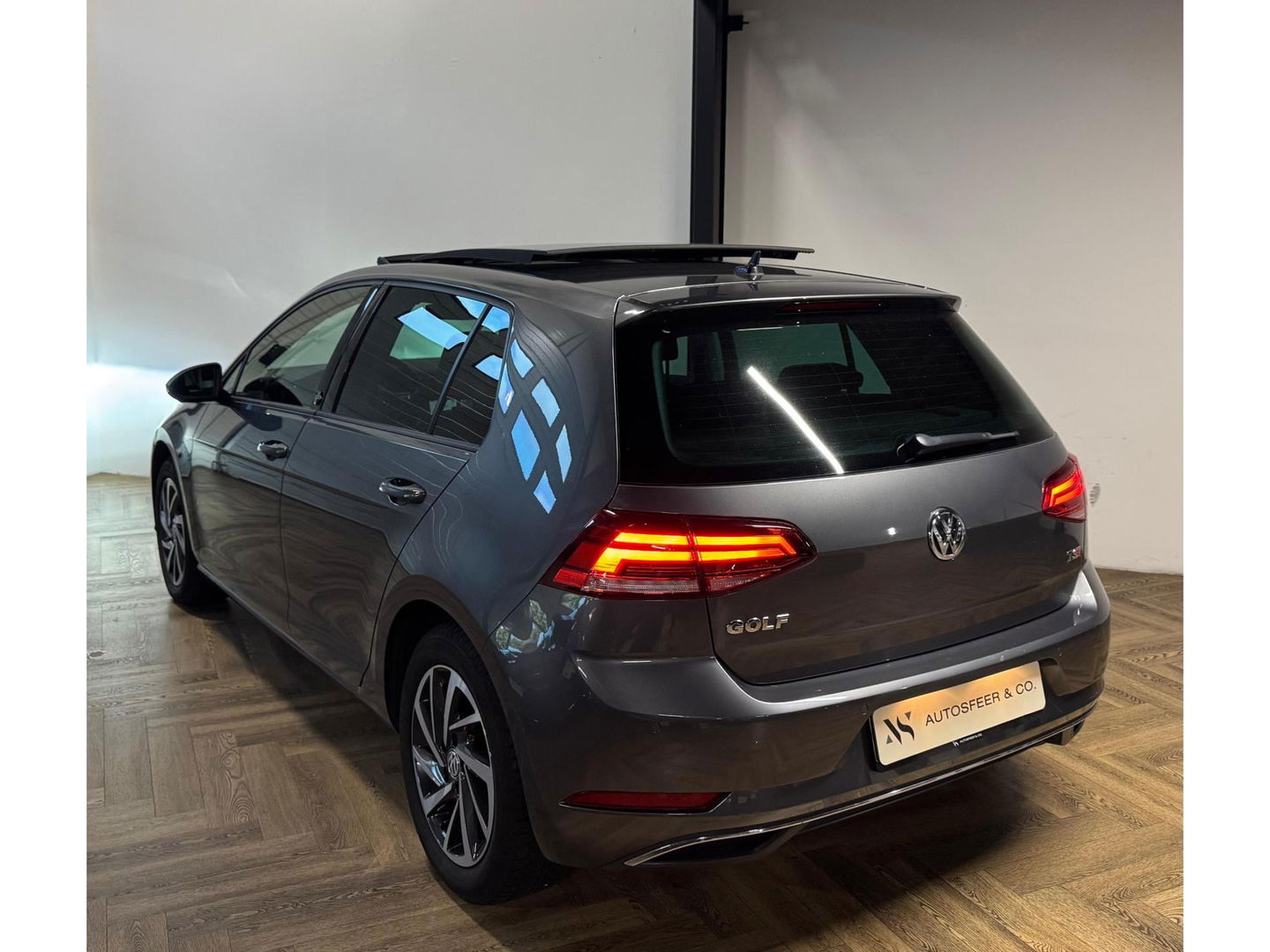 Volkswagen Golf 1.5 TSI Highline PANO CAM PDC