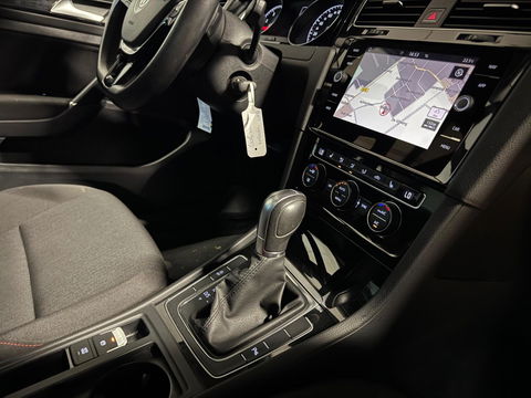 Volkswagen Golf 1.5 TSI Highline PANO CAM PDC
