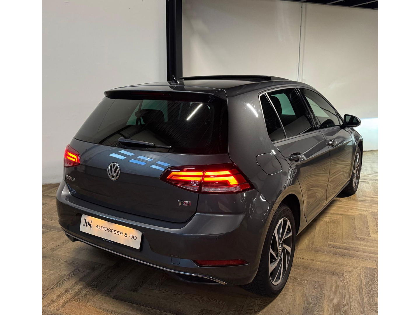 Volkswagen Golf 1.5 TSI Highline PANO CAM PDC
