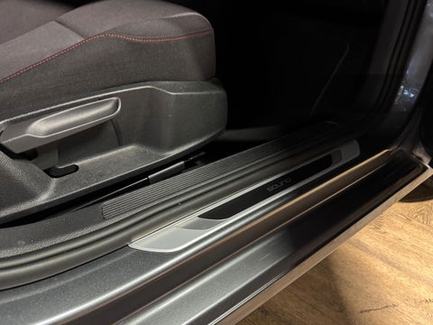Volkswagen Golf 1.5 TSI Highline PANO CAM PDC