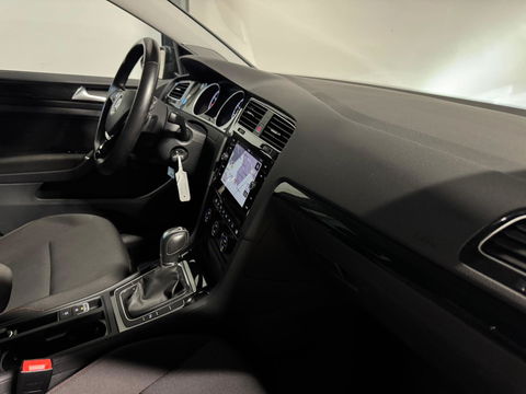 Volkswagen Golf 1.5 TSI Highline PANO CAM PDC