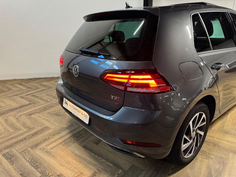Volkswagen Golf 1.5 TSI Highline PANO CAM PDC