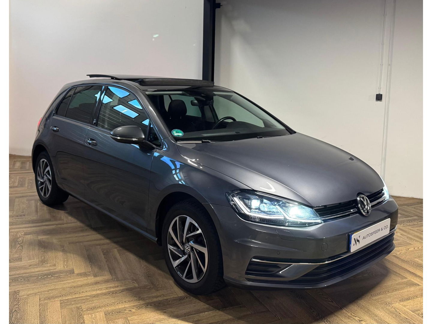 Volkswagen Golf 1.5 TSI Highline PANO CAM PDC