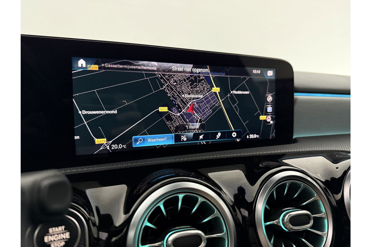 Mercedes-Benz A-Klasse 180 Business Solution AMG Pano Sfeerverl. Virtual LED Clima Cruise Carplay Navi PDC 18"LMV