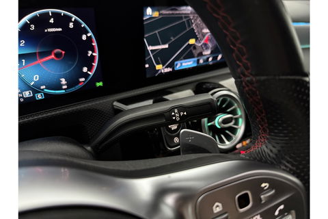 Mercedes-Benz A-Klasse 180 Business Solution AMG Pano Sfeerverl. Virtual LED Clima Cruise Carplay Navi PDC 18"LMV