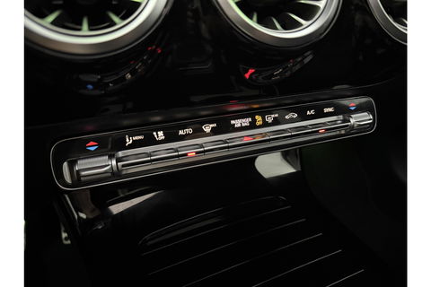 Mercedes-Benz A-Klasse 180 Business Solution AMG Pano Sfeerverl. Virtual LED Clima Cruise Carplay Navi PDC 18"LMV