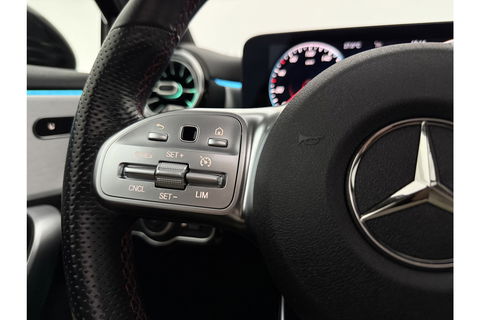 Mercedes-Benz A-Klasse 180 Business Solution AMG Pano Sfeerverl. Virtual LED Clima Cruise Carplay Navi PDC 18"LMV