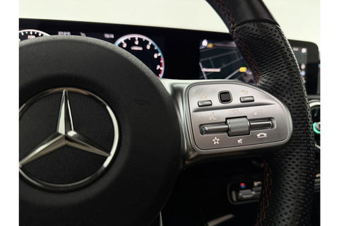 Mercedes-Benz A-Klasse 180 Business Solution AMG Pano Sfeerverl. Virtual LED Clima Cruise Carplay Navi PDC 18"LMV