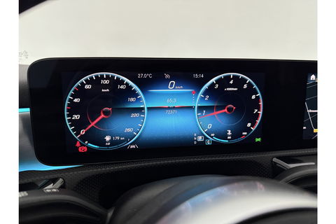 Mercedes-Benz A-Klasse 180 Business Solution AMG Pano Sfeerverl. Virtual LED Clima Cruise Carplay Navi PDC 18"LMV