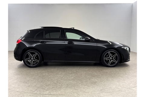 Mercedes-Benz A-Klasse 180 Business Solution AMG Pano Sfeerverl. Virtual LED Clima Cruise Carplay Navi PDC 18"LMV