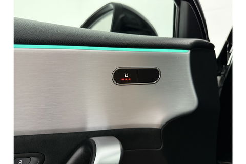 Mercedes-Benz A-Klasse 180 Business Solution AMG Pano Sfeerverl. Virtual LED Clima Cruise Carplay Navi PDC 18"LMV