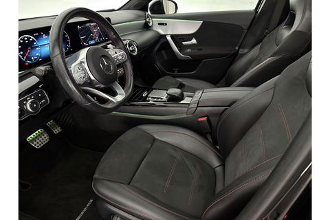 Mercedes-Benz A-Klasse 180 Business Solution AMG Pano Sfeerverl. Virtual LED Clima Cruise Carplay Navi PDC 18"LMV