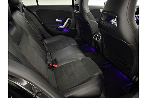 Mercedes-Benz A-Klasse 180 Business Solution AMG Pano Sfeerverl. Virtual LED Clima Cruise Carplay Navi PDC 18"LMV