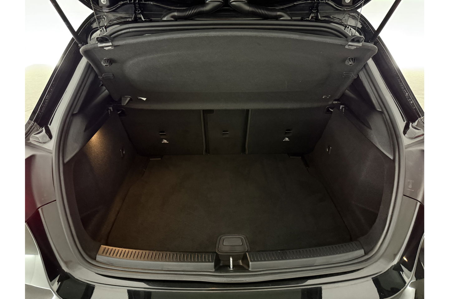 Mercedes-Benz A-Klasse 180 Business Solution AMG Pano Sfeerverl. Virtual LED Clima Cruise Carplay Navi PDC 18"LMV
