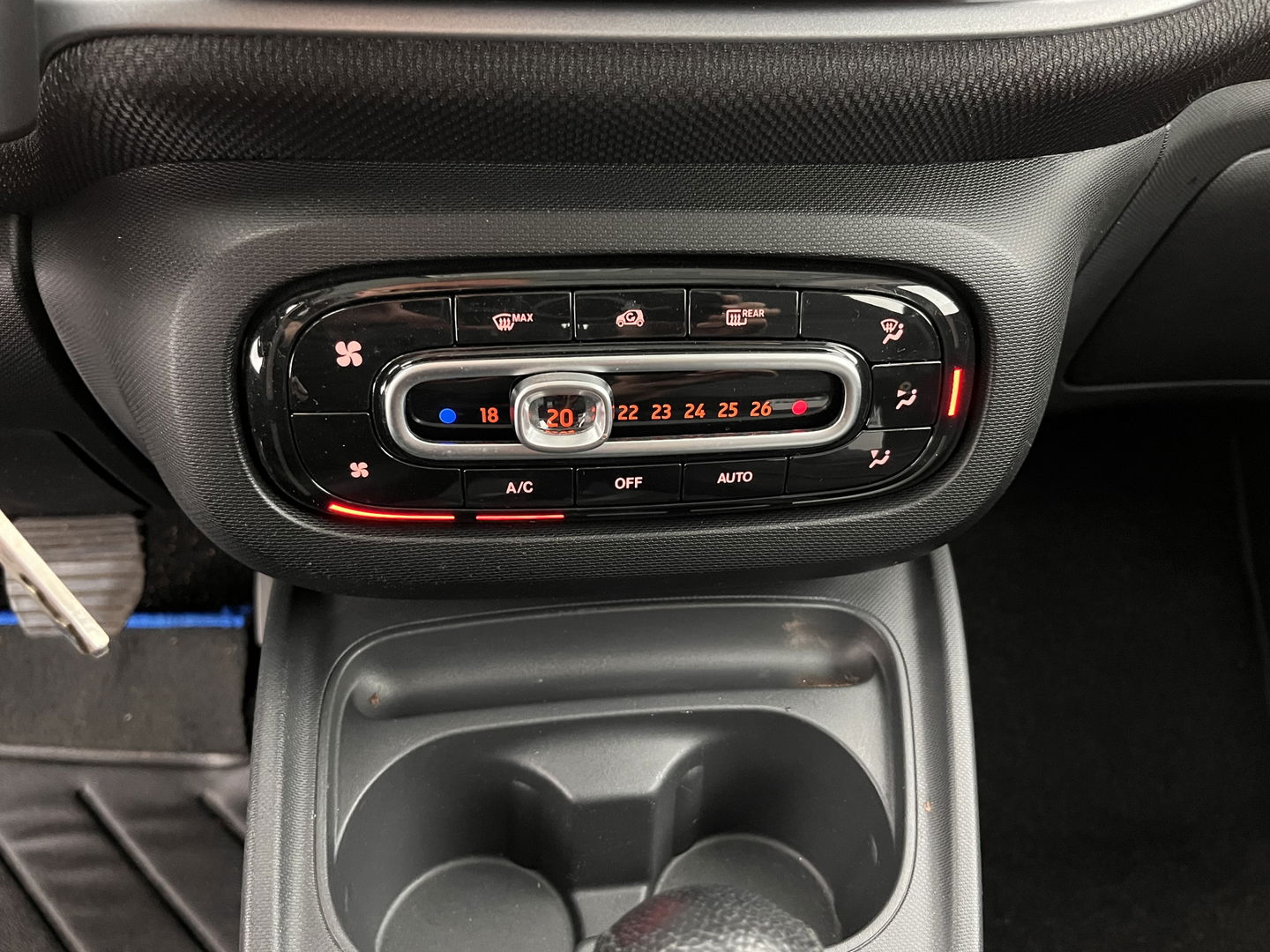 Smart Forfour electric drive prime 18 kWh *PANO | LUXURY-LEATHER | NAVI-FULLMAP | CAMERA | HEATED-COMFORTSEATS | AIRCO | CRUISE | 15''ALU*
