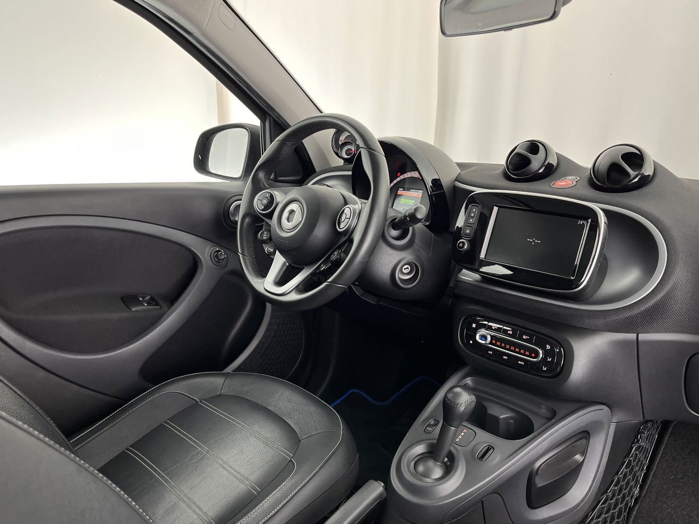 Smart Forfour electric drive prime 18 kWh *PANO | LUXURY-LEATHER | NAVI-FULLMAP | CAMERA | HEATED-COMFORTSEATS | AIRCO | CRUISE | 15''ALU*