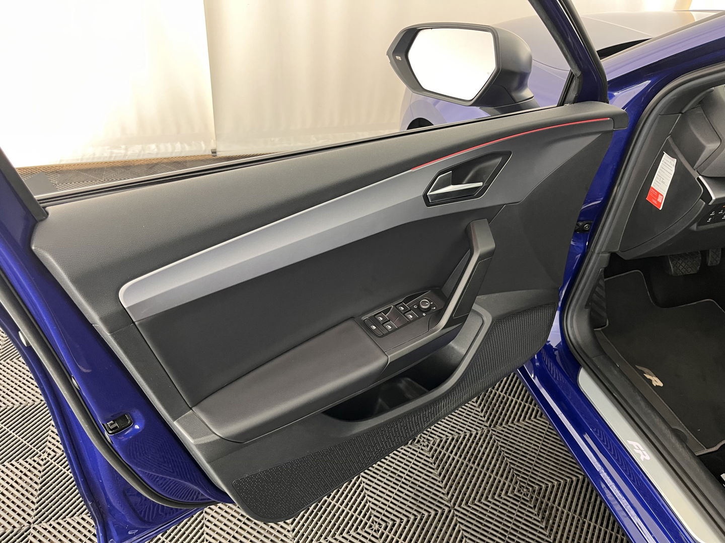 SEAT Leon 2.0 TDI FR-Sportpack Launch Edition (INCL-BTW) Aut.*PANO | LEATHER-FABRIC | FULL-LED | DIGI-COCKPIT | SPORT-SEATS | NAVI-FULLMAP | ECC | SHIFTPADDLES | PDC | AMBIENT-LIGHT | KEYLESS | PRIVACY-GLASS | 17''ALU*