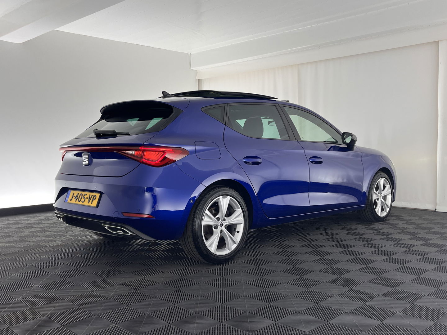 SEAT Leon 2.0 TDI FR-Sportpack Launch Edition (INCL-BTW) Aut.*PANO | LEATHER-FABRIC | FULL-LED | DIGI-COCKPIT | SPORT-SEATS | NAVI-FULLMAP | ECC | SHIFTPADDLES | PDC | AMBIENT-LIGHT | KEYLESS | PRIVACY-GLASS | 17''ALU*