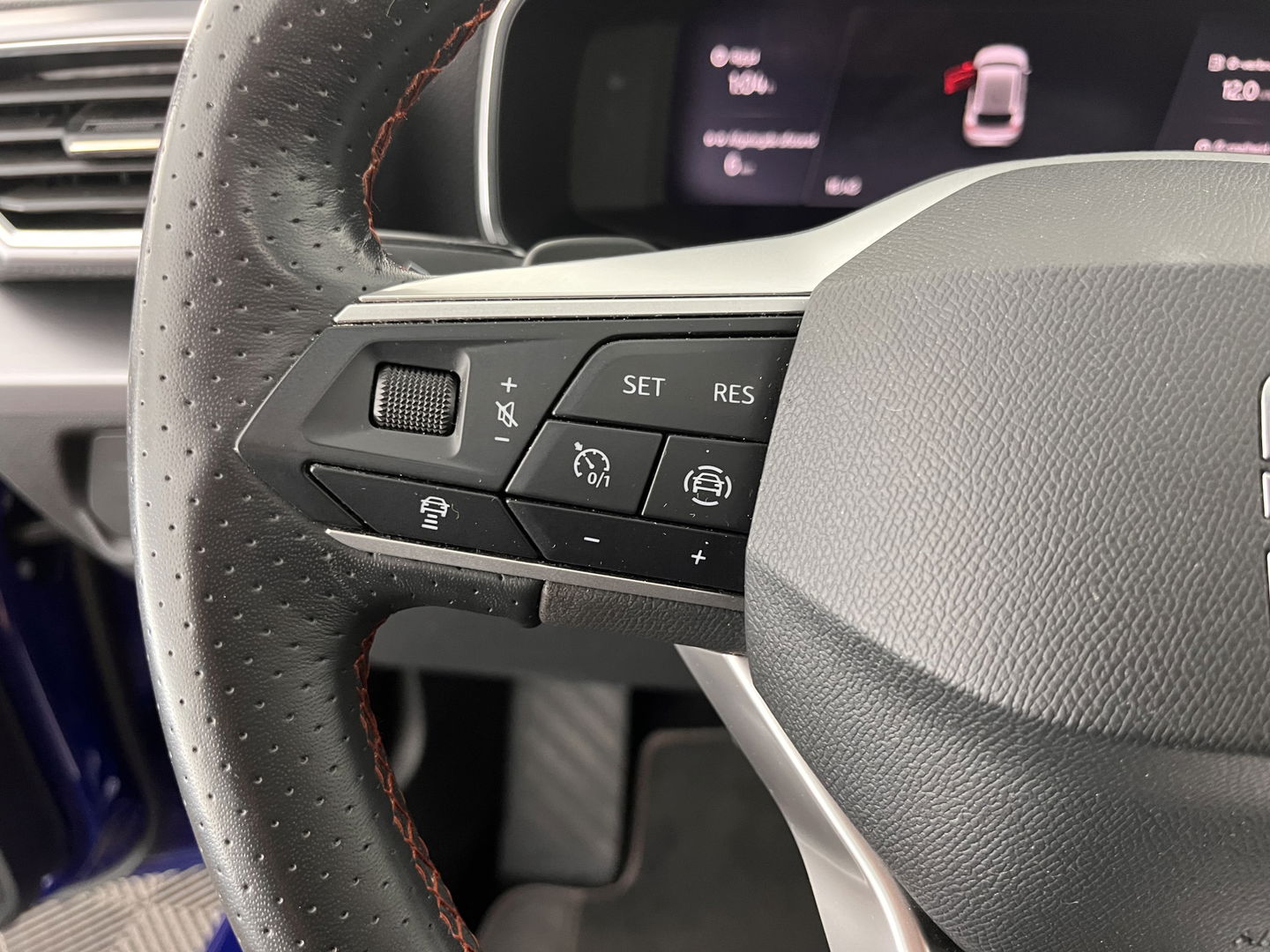 SEAT Leon 2.0 TDI FR-Sportpack Launch Edition (INCL-BTW) Aut.*PANO | LEATHER-FABRIC | FULL-LED | DIGI-COCKPIT | SPORT-SEATS | NAVI-FULLMAP | ECC | SHIFTPADDLES | PDC | AMBIENT-LIGHT | KEYLESS | PRIVACY-GLASS | 17''ALU*