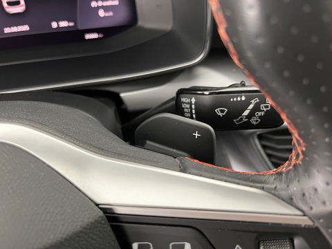 SEAT Leon 2.0 TDI FR-Sportpack Launch Edition (INCL-BTW) Aut.*PANO | LEATHER-FABRIC | FULL-LED | DIGI-COCKPIT | SPORT-SEATS | NAVI-FULLMAP | ECC | SHIFTPADDLES | PDC | AMBIENT-LIGHT | KEYLESS | PRIVACY-GLASS | 17''ALU*