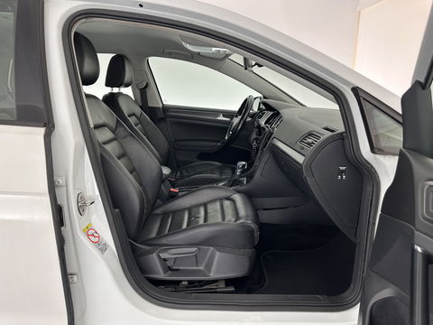 Volkswagen e-Golf Aut. *HEAT-PUMP | LUXURY-LEATHER | FULL-LED | NAVI-FULLMAP | CAMERA | HEATED-SPORTSEATS | ECC | CCS-FASTLOADER | PDC | CARPLAY | CRUISE | 16''ALU*