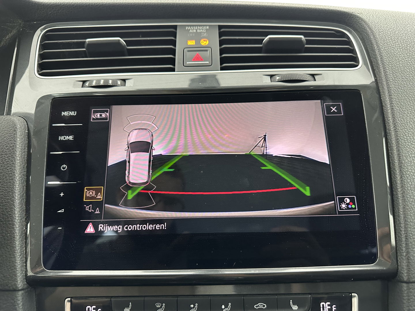 Volkswagen e-Golf Aut. *HEAT-PUMP | LUXURY-LEATHER | FULL-LED | NAVI-FULLMAP | CAMERA | HEATED-SPORTSEATS | ECC | CCS-FASTLOADER | PDC | CARPLAY | CRUISE | 16''ALU*