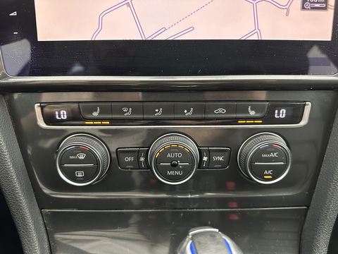 Volkswagen e-Golf Aut. *HEAT-PUMP | LUXURY-LEATHER | FULL-LED | NAVI-FULLMAP | CAMERA | HEATED-SPORTSEATS | ECC | CCS-FASTLOADER | PDC | CARPLAY | CRUISE | 16''ALU*