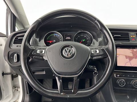 Volkswagen e-Golf Aut. *HEAT-PUMP | LUXURY-LEATHER | FULL-LED | NAVI-FULLMAP | CAMERA | HEATED-SPORTSEATS | ECC | CCS-FASTLOADER | PDC | CARPLAY | CRUISE | 16''ALU*