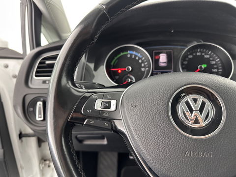 Volkswagen e-Golf Aut. *HEAT-PUMP | LUXURY-LEATHER | FULL-LED | NAVI-FULLMAP | CAMERA | HEATED-SPORTSEATS | ECC | CCS-FASTLOADER | PDC | CARPLAY | CRUISE | 16''ALU*