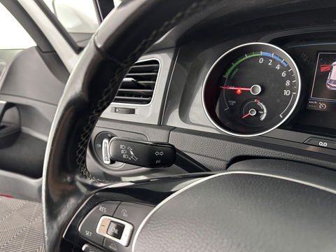 Volkswagen e-Golf Aut. *HEAT-PUMP | LUXURY-LEATHER | FULL-LED | NAVI-FULLMAP | CAMERA | HEATED-SPORTSEATS | ECC | CCS-FASTLOADER | PDC | CARPLAY | CRUISE | 16''ALU*