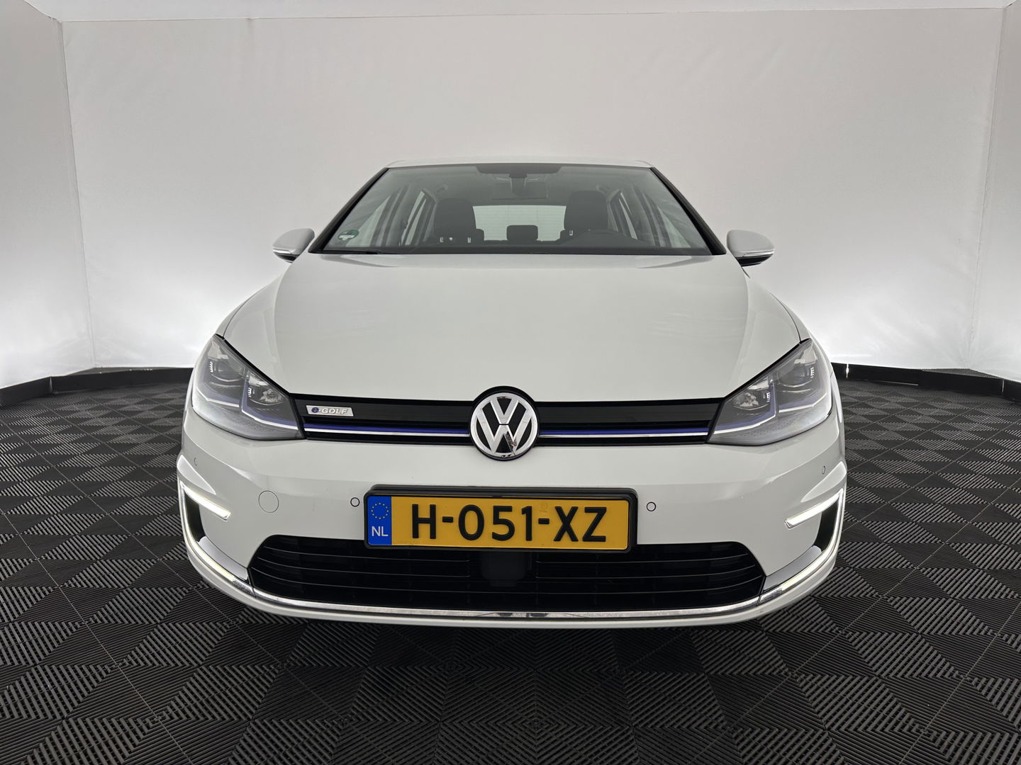 Volkswagen e-Golf Aut. *HEAT-PUMP | LUXURY-LEATHER | FULL-LED | NAVI-FULLMAP | CAMERA | HEATED-SPORTSEATS | ECC | CCS-FASTLOADER | PDC | CARPLAY | CRUISE | 16''ALU*