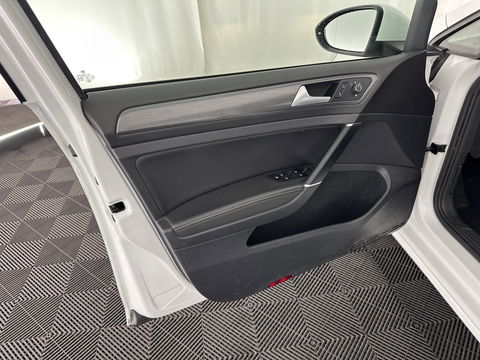 Volkswagen e-Golf Aut. *HEAT-PUMP | LUXURY-LEATHER | FULL-LED | NAVI-FULLMAP | CAMERA | HEATED-SPORTSEATS | ECC | CCS-FASTLOADER | PDC | CARPLAY | CRUISE | 16''ALU*