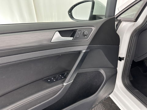 Volkswagen e-Golf Aut. *HEAT-PUMP | LUXURY-LEATHER | FULL-LED | NAVI-FULLMAP | CAMERA | HEATED-SPORTSEATS | ECC | CCS-FASTLOADER | PDC | CARPLAY | CRUISE | 16''ALU*