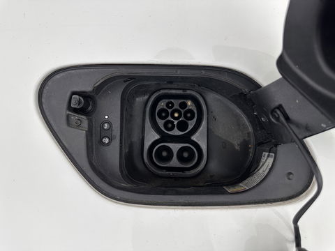Volkswagen e-Golf Aut. *HEAT-PUMP | LUXURY-LEATHER | FULL-LED | NAVI-FULLMAP | CAMERA | HEATED-SPORTSEATS | ECC | CCS-FASTLOADER | PDC | CARPLAY | CRUISE | 16''ALU*