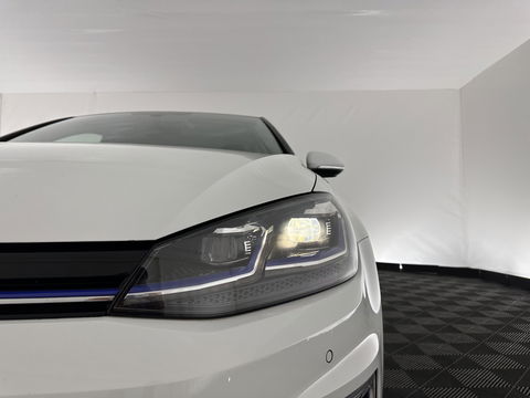 Volkswagen e-Golf Aut. *HEAT-PUMP | LUXURY-LEATHER | FULL-LED | NAVI-FULLMAP | CAMERA | HEATED-SPORTSEATS | ECC | CCS-FASTLOADER | PDC | CARPLAY | CRUISE | 16''ALU*