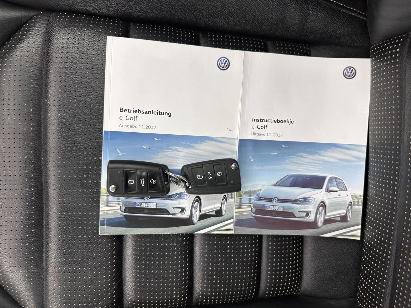 Volkswagen e-Golf Aut. *HEAT-PUMP | LUXURY-LEATHER | FULL-LED | NAVI-FULLMAP | CAMERA | HEATED-SPORTSEATS | ECC | CCS-FASTLOADER | PDC | CARPLAY | CRUISE | 16''ALU*