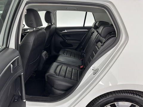 Volkswagen e-Golf Aut. *HEAT-PUMP | LUXURY-LEATHER | FULL-LED | NAVI-FULLMAP | CAMERA | HEATED-SPORTSEATS | ECC | CCS-FASTLOADER | PDC | CARPLAY | CRUISE | 16''ALU*