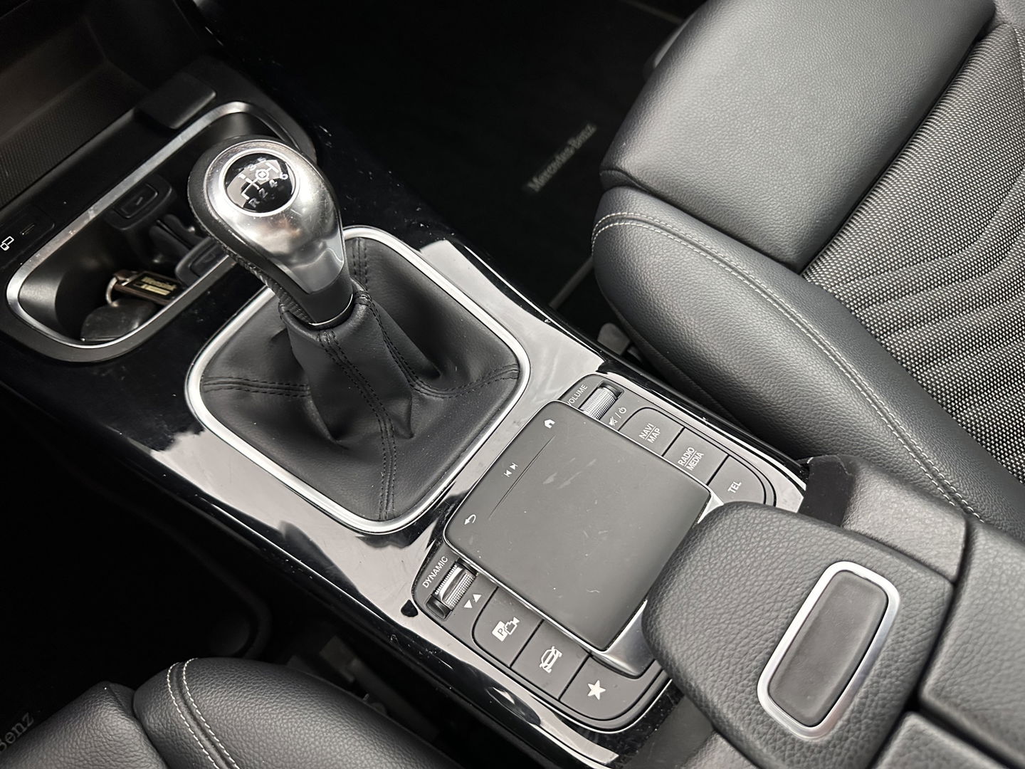 Mercedes-Benz A-Klasse 160 Business Solution *1/2ELATHER | FULL-LED | WIDE-SCREEN-COCKPIT | CAMERA | NAVI-FULLMAP | HEATED-COMFORTSEATS | ECC | PDC | CRUISE | 16''ALU*