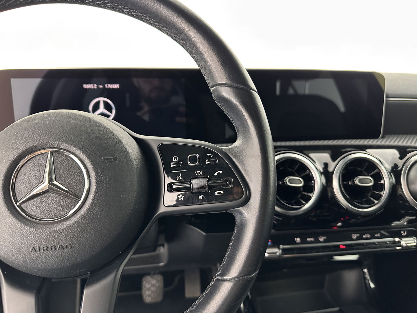 Mercedes-Benz A-Klasse 160 Business Solution *1/2ELATHER | FULL-LED | WIDE-SCREEN-COCKPIT | CAMERA | NAVI-FULLMAP | HEATED-COMFORTSEATS | ECC | PDC | CRUISE | 16''ALU*