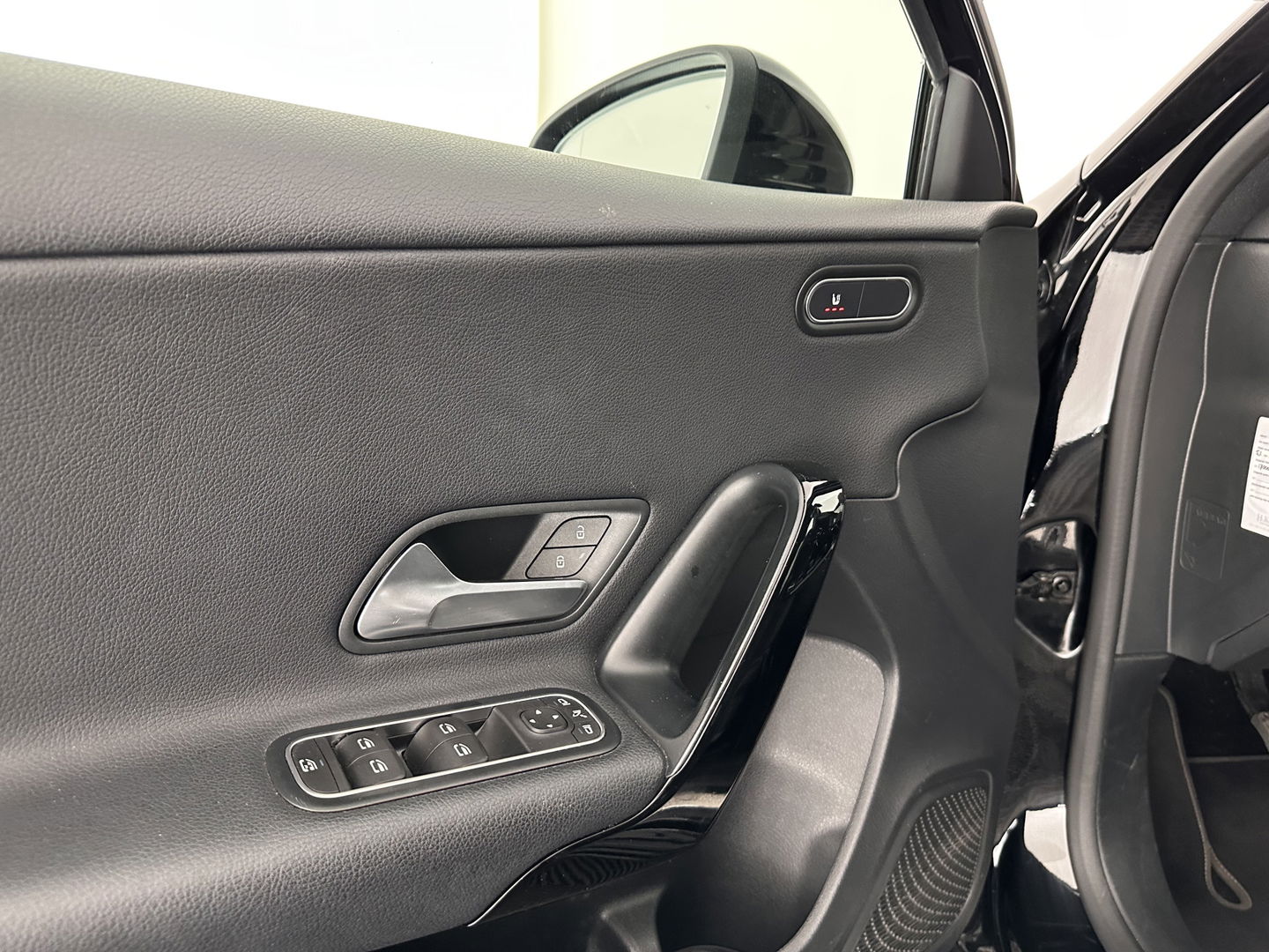 Mercedes-Benz A-Klasse 160 Business Solution *1/2ELATHER | FULL-LED | WIDE-SCREEN-COCKPIT | CAMERA | NAVI-FULLMAP | HEATED-COMFORTSEATS | ECC | PDC | CRUISE | 16''ALU*