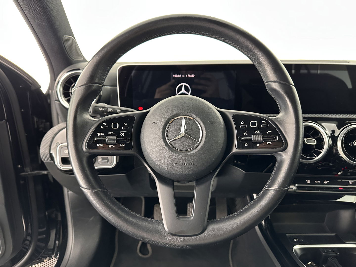 Mercedes-Benz A-Klasse 160 Business Solution *1/2ELATHER | FULL-LED | WIDE-SCREEN-COCKPIT | CAMERA | NAVI-FULLMAP | HEATED-COMFORTSEATS | ECC | PDC | CRUISE | 16''ALU*