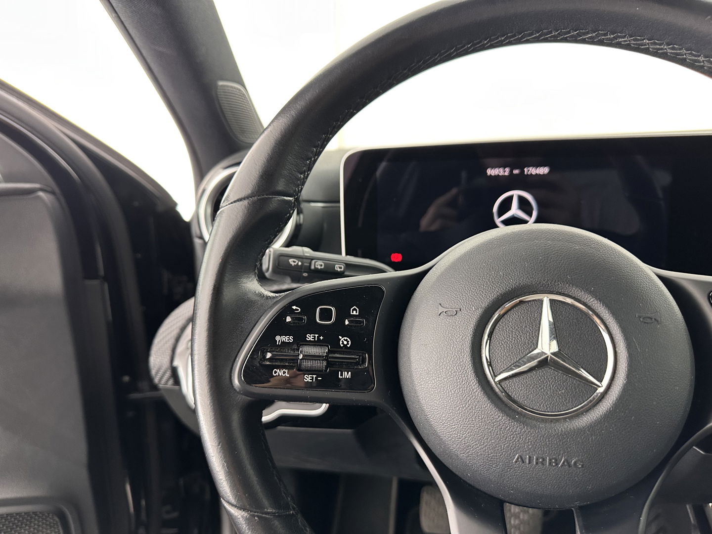 Mercedes-Benz A-Klasse 160 Business Solution *1/2ELATHER | FULL-LED | WIDE-SCREEN-COCKPIT | CAMERA | NAVI-FULLMAP | HEATED-COMFORTSEATS | ECC | PDC | CRUISE | 16''ALU*