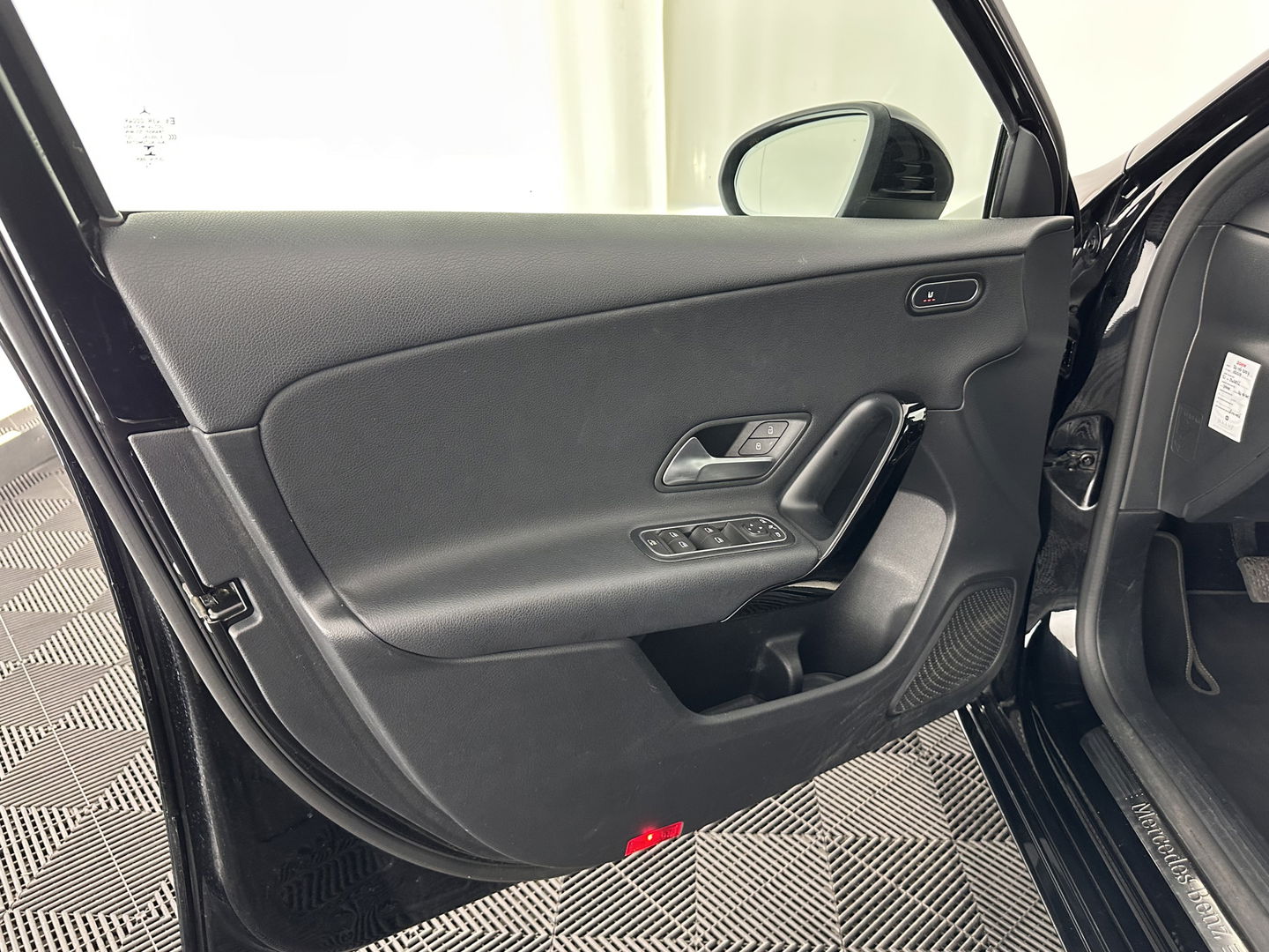 Mercedes-Benz A-Klasse 160 Business Solution *1/2ELATHER | FULL-LED | WIDE-SCREEN-COCKPIT | CAMERA | NAVI-FULLMAP | HEATED-COMFORTSEATS | ECC | PDC | CRUISE | 16''ALU*
