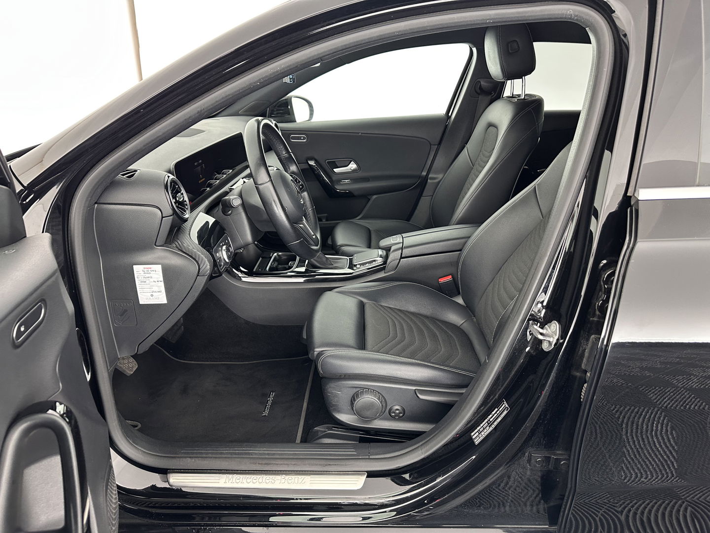 Mercedes-Benz A-Klasse 160 Business Solution *1/2ELATHER | FULL-LED | WIDE-SCREEN-COCKPIT | CAMERA | NAVI-FULLMAP | HEATED-COMFORTSEATS | ECC | PDC | CRUISE | 16''ALU*