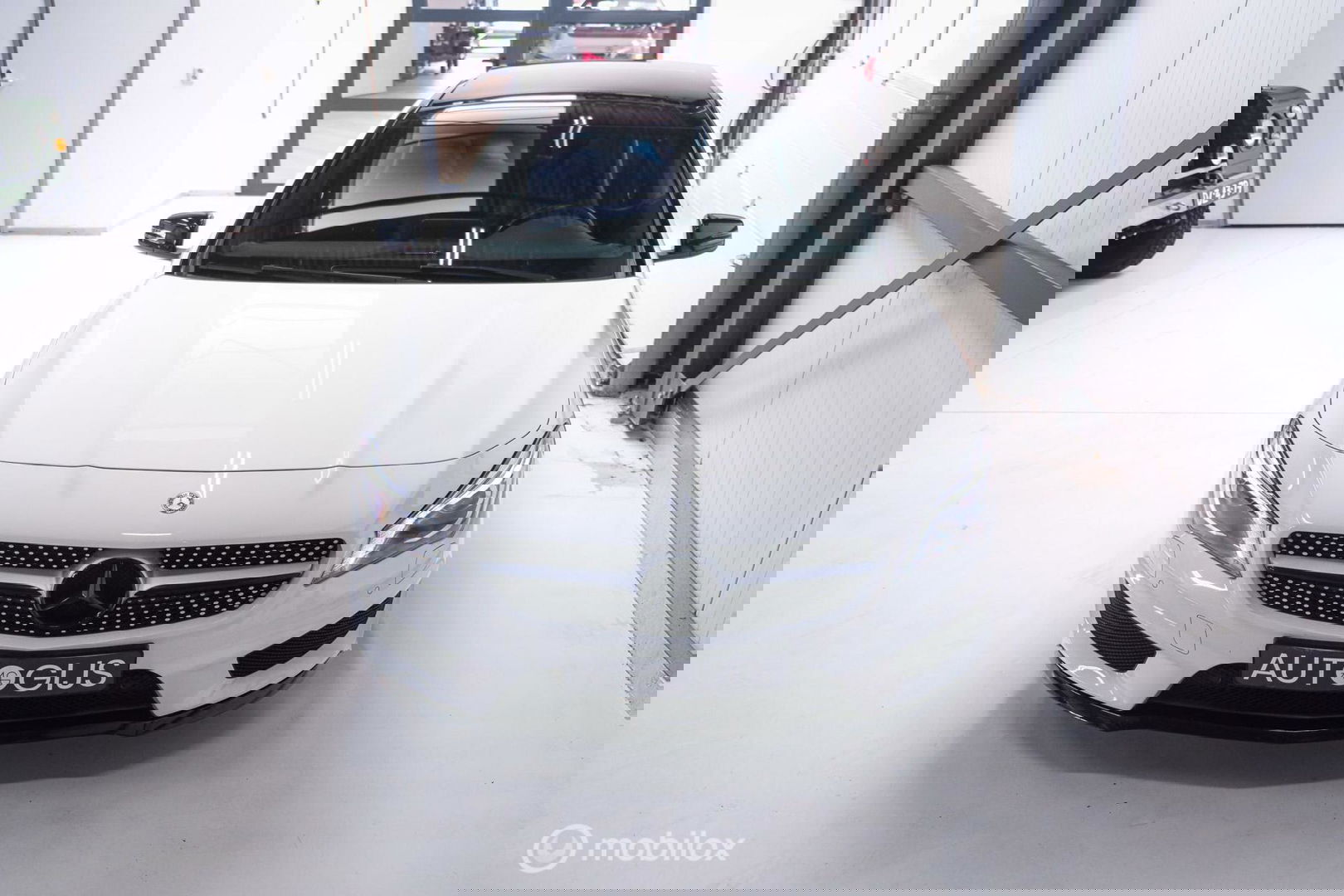 Mercedes-Benz CLA-Klasse Shooting Brake 180 AMG Line | Panorama | Trekhaak | Sportleder | LED | Navigatie | NL auto NAP | Rijklaarprijs |