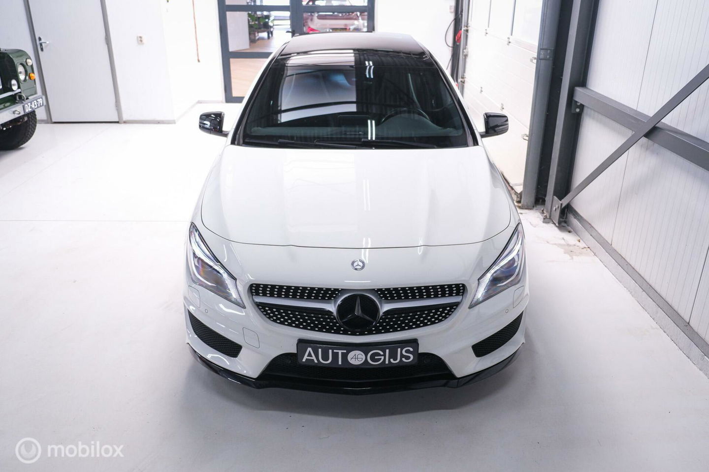 Mercedes-Benz CLA-Klasse Shooting Brake 180 AMG Line | Panorama | Trekhaak | Sportleder | LED | Navigatie | NL auto NAP | Rijklaarprijs |