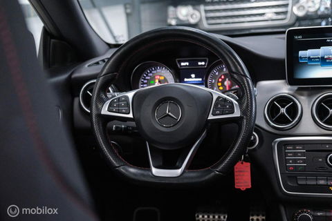 Mercedes-Benz CLA-Klasse Shooting Brake 180 AMG Line | Panorama | Trekhaak | Sportleder | LED | Navigatie | NL auto NAP | Rijklaarprijs |
