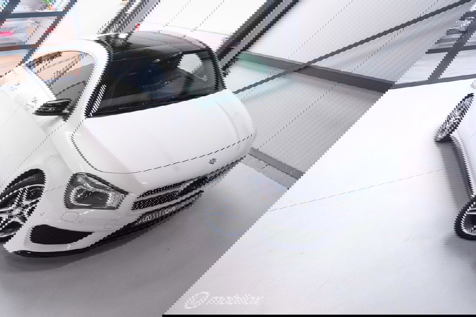 Mercedes-Benz CLA-Klasse Shooting Brake 180 AMG Line | Panorama | Trekhaak | Sportleder | LED | Navigatie | NL auto NAP | Rijklaarprijs |