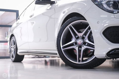 Mercedes-Benz CLA-Klasse Shooting Brake 180 AMG Line | Panorama | Trekhaak | Sportleder | LED | Navigatie | NL auto NAP | Rijklaarprijs |