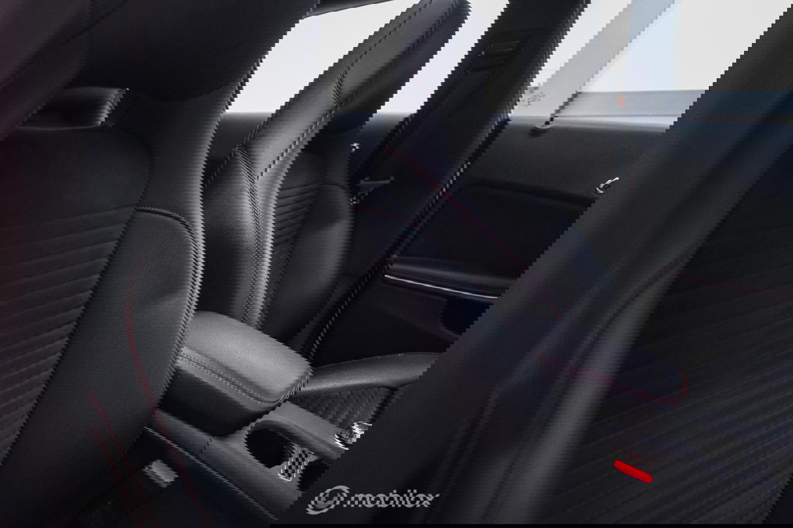Mercedes-Benz CLA-Klasse Shooting Brake 180 AMG Line | Panorama | Trekhaak | Sportleder | LED | Navigatie | NL auto NAP | Rijklaarprijs |